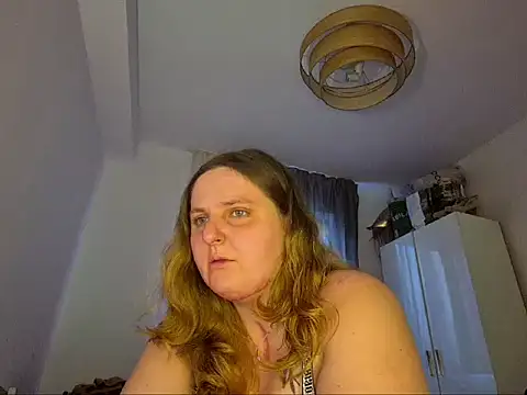 Snapshot of JessicaBake chatting on June 14, 3:47 pm JessicaBake online show from June 14, 3:47 pm