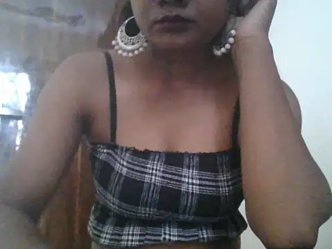 Snapshot of naromi_3563 chatting on June 12, 10:47 am naromi 3563 online show from June 12, 10:47 am