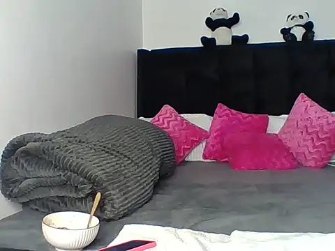 Snapshot of prettytinashe chatting on June 15, 2:47 am prettytinashe online show from June 15, 2:47 am