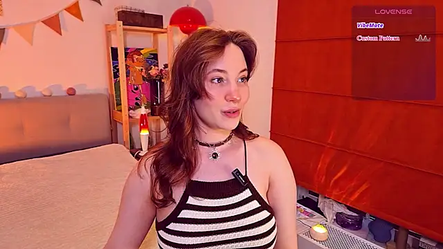 Snapshot of come_in_bed chatting on July 8, 3:05 pm come in bed online show from July 8, 3:05 pm