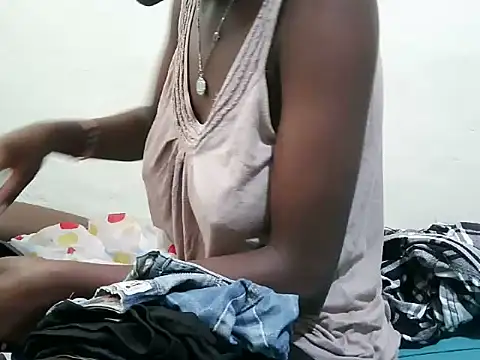 petite lovy online show from July 18, 9:35 am