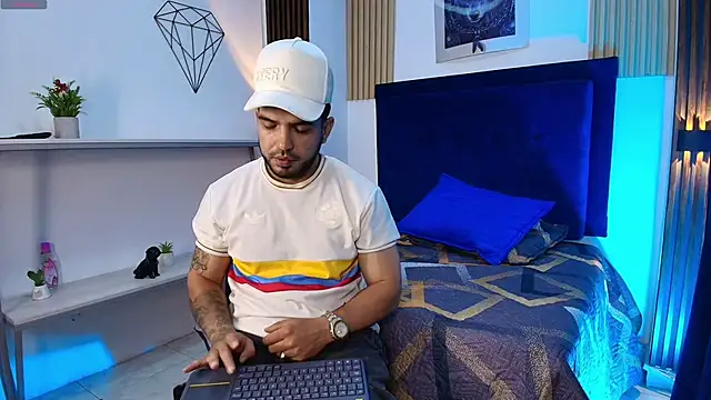 Snapshot of Kyro_Blaze chatting on June 12, 11:09 am Kyro Blaze online show from June 12, 11:09 am