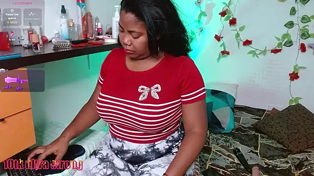 Snapshot of Niawk_29_ chatting on June 6, 12:43 pm Niawk 29 online show from June 6, 12:43 pm