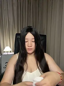 Snapshot of Luckysisi-s chatting on May 31, 1:51 pm Luckysisi-s online show from May 31, 1:51 pm