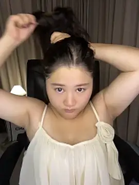 Snapshot of Luckysisi-s chatting on June 2, 3:03 pm Luckysisi-s online show from June 2, 3:03 pm