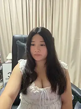 Snapshot of Luckysisi-s chatting on June 5, 1:39 pm Luckysisi-s online show from June 5, 1:39 pm