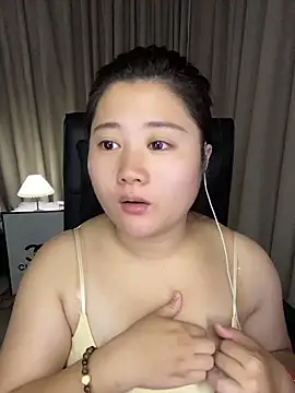 Snapshot of Luckysisi-s chatting on June 6, 1:27 pm Luckysisi-s online show from June 6, 1:27 pm