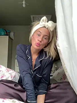quirkyprincess online show from June 13, 4:32 am