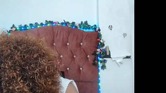 Snapshot of naomy_rosse17 chatting on June 6, 11:20 pm naomy rosse17 online show from June 6, 11:20 pm
