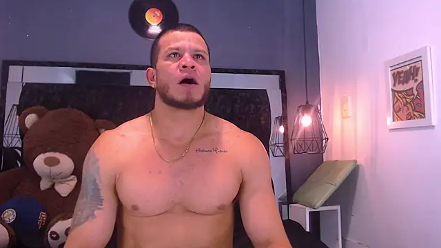Snapshot of Maximiliano_Stronge chatting on June 4, 7:09 pm Maximiliano Stronge online show from June 4, 7:09 pm