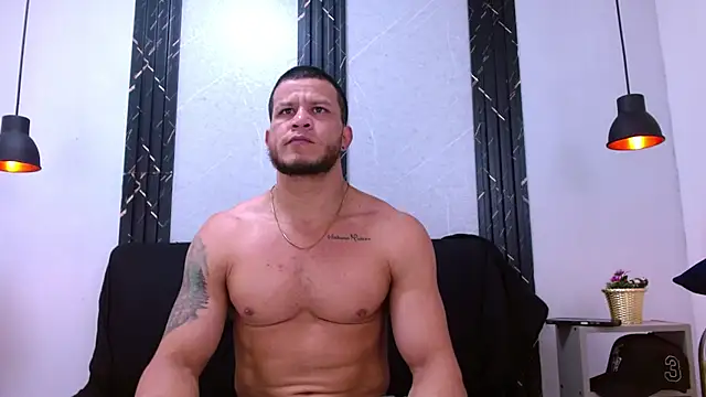 Snapshot of Maximiliano_Stronge chatting on June 5, 7:19 pm Maximiliano Stronge online show from June 5, 7:19 pm