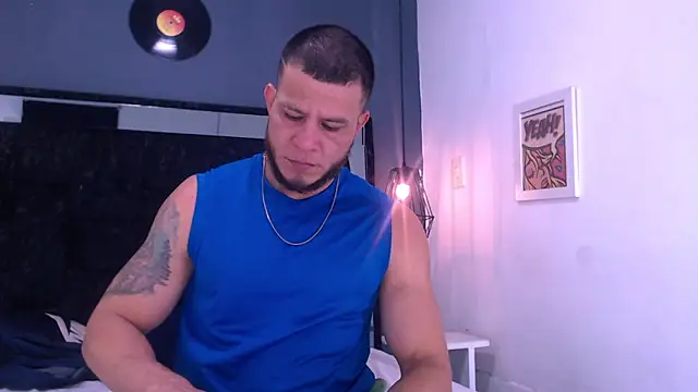 Snapshot of Maximiliano_Stronge chatting on June 16, 4:53 pm Maximiliano Stronge online show from June 16, 4:53 pm