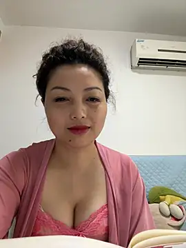 Snapshot of Luckylilyss chatting on July 1, 2:46 am Luckylilyss online show from July 1, 2:46 am