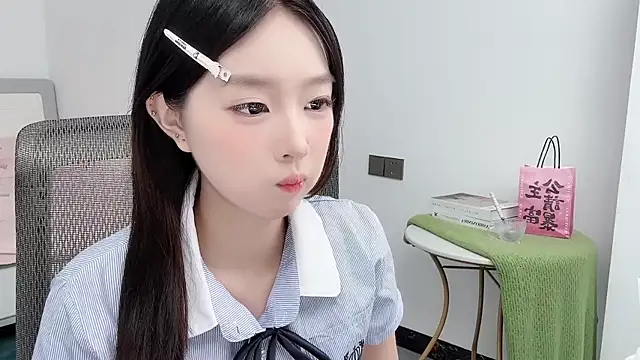 Yoyo33355 online show from June 18, 3:29 am