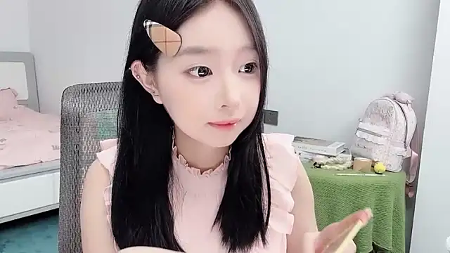 Yoyo33355 online show from June 25, 3:39 am