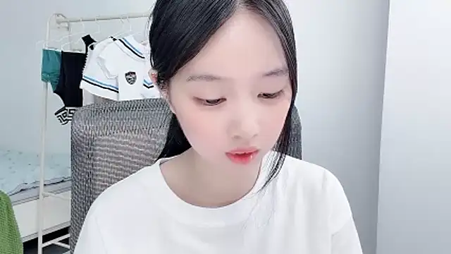 Yoyo33355 online show from July 18, 3:33 am