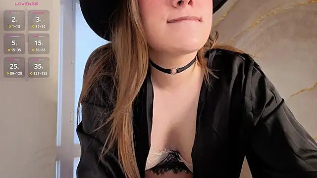 Snapshot of Jenny__Hartt chatting on June 14, 2:09 am Jenny Hartt online show from June 14, 2:09 am