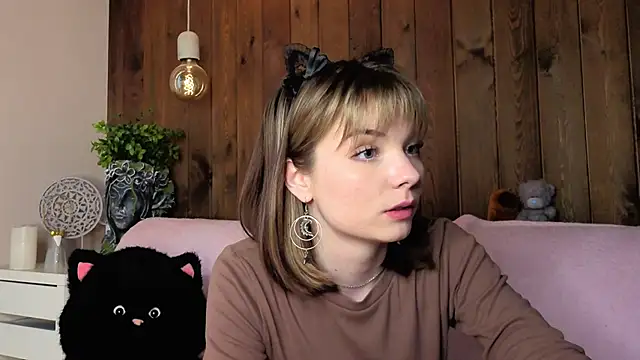 Snapshot of IvoryPesante chatting on June 8, 1:28 am IvoryPesante online show from June 8, 1:28 am