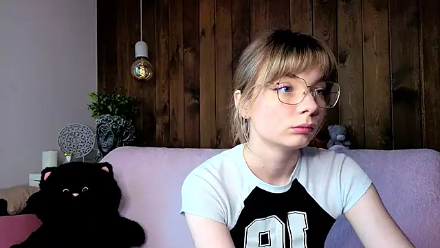 Snapshot of IvoryPesante chatting on June 12, 9:08 am IvoryPesante online show from June 12, 9:08 am