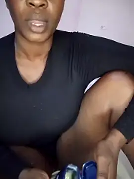 Snapshot of curvyperry chatting on June 13, 10:57 am curvyperry online show from June 13, 10:57 am