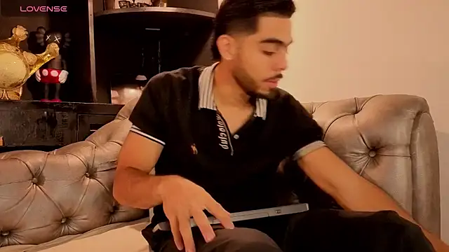Snapshot of Jadiel_Stone chatting on June 7, 2:54 pm Jadiel Stone online show from June 7, 2:54 pm
