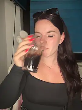SecretSarah online show from June 2, 4:31 pm