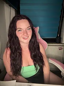 SecretSarah online show from June 3, 11:02 am