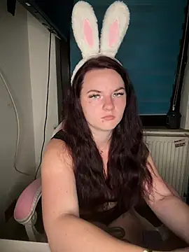 SecretSarah online show from June 4, 7:03 am