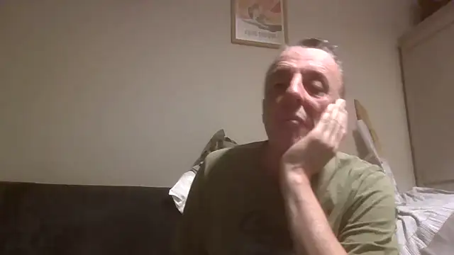 Snapshot of coucou9423 chatting on June 6, 11:20 pm coucou9423 online show from June 6, 11:20 pm