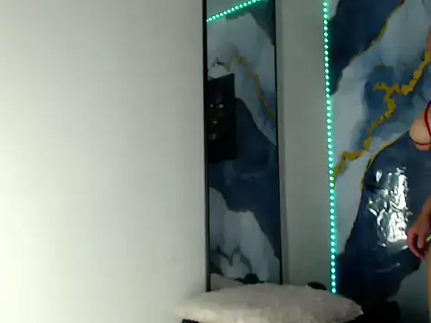 Yasmine Tapias online show from June 20, 9:28 pm