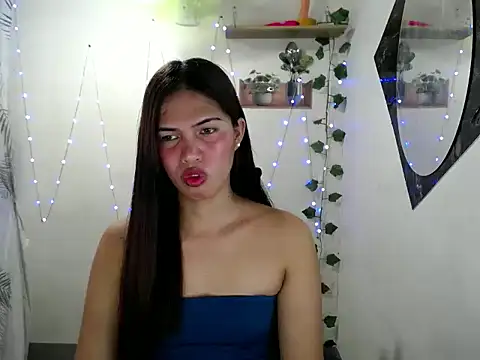 Snapshot of Bella_cum69 chatting on June 13, 5:05 am Bella cum69 online show from June 13, 5:05 am