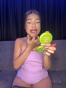 Snapshot of SHIFGUD chatting on July 22, 1:30 am SHIFGUD online show from July 22, 1:30 am