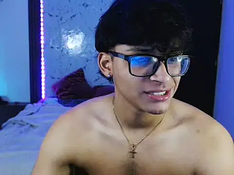 Mr yisuzz online show from June 3, 2:33 pm