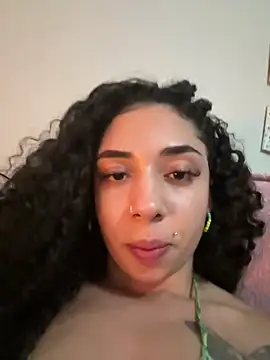 Snapshot of Sereia_camgirl chatting on June 14, 4:47 am Sereia camgirl online show from June 14, 4:47 am