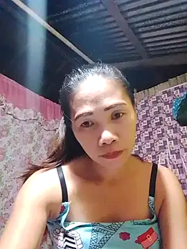 Snapshot of hotmom_lyn chatting on May 30, 5:43 pm hotmom lyn online show from May 30, 5:43 pm
