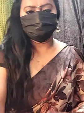 Snapshot of Meera_mia chatting on June 3, 12:24 am Meera mia online show from June 3, 12:24 am