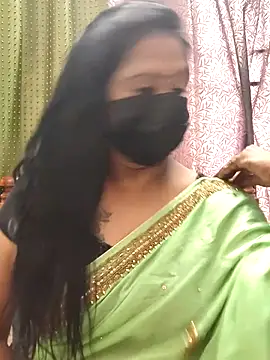 Snapshot of Meera_mia chatting on June 6, 9:25 am Meera mia online show from June 6, 9:25 am