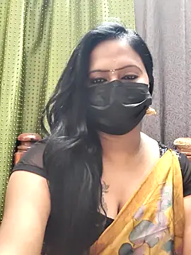 Snapshot of Meera_mia chatting on June 11, 12:43 am Meera mia online show from June 11, 12:43 am