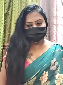 Snapshot of Meera_mia chatting on June 14, 9:22 am Meera mia online show from June 14, 9:22 am