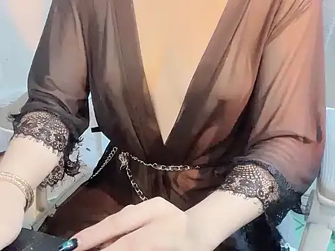 -Naomii  online show from July 3, 12:39 am