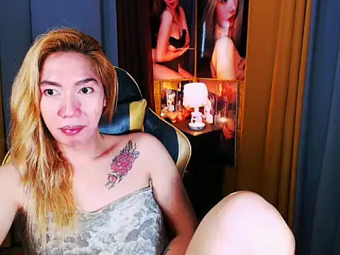 Snapshot of sexynaughtychristinaxx chatting on June 1, 6:20 pm sexynaughtychristinaxx online show from June 1, 6:20 pm