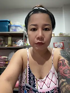 Snapshot of LINDA_HD chatting on June 12, 1:32 pm LINDA HD online show from June 12, 1:32 pm