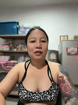 Snapshot of LINDA_HD chatting on June 13, 4:05 pm LINDA HD online show from June 13, 4:05 pm