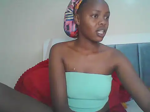Snapshot of Goodlukinpussy chatting on June 4, 7:47 am Goodlukinpussy online show from June 4, 7:47 am