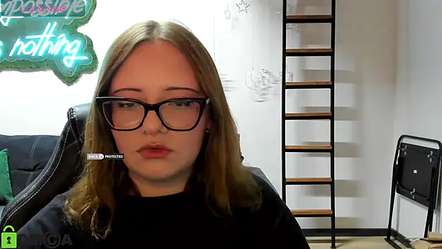Snapshot of JuliNy_x chatting on May 27, 6:16 pm JuliNy x online show from May 27, 6:16 pm