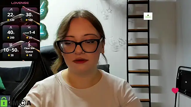 Snapshot of JuliNy_x chatting on June 4, 12:55 pm JuliNy x online show from June 4, 12:55 pm