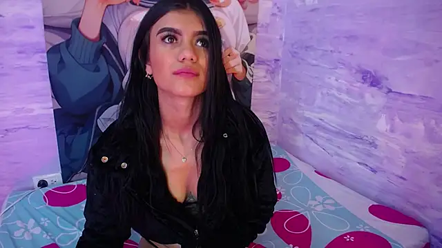 Snapshot of Shayla_Gray chatting on June 6, 12:21 pm Shayla Gray online show from June 6, 12:21 pm