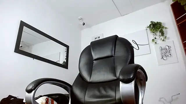 pandablack18 online show from June 5, 6:52 am