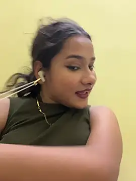 Snapshot of Yalina_ chatting on June 9, 8:31 pm Yalina online show from June 9, 8:31 pm