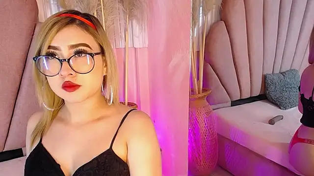 Snapshot of Doll_Kitty_ chatting on June 3, 12:41 pm Doll Kitty online show from June 3, 12:41 pm